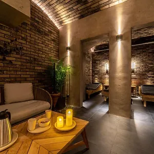 The Viaduct - & 4* Praag